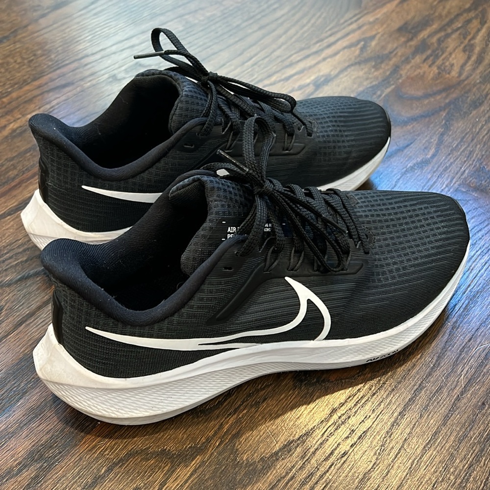 Nike Air Zoom Pegasus 39 - Women’s 9 - Black